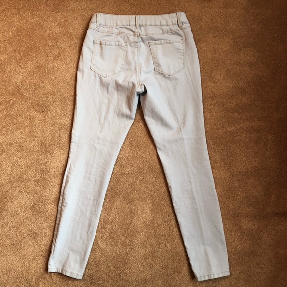 Light Wash Straight Leg Jeans - Picture 3 of 4